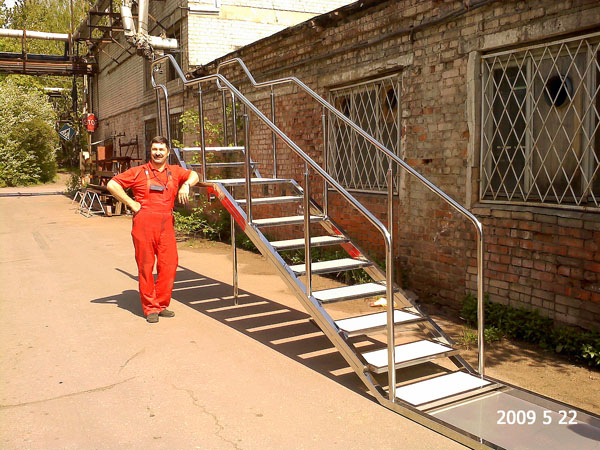 Специалисты по изготовлению металлических лестниц