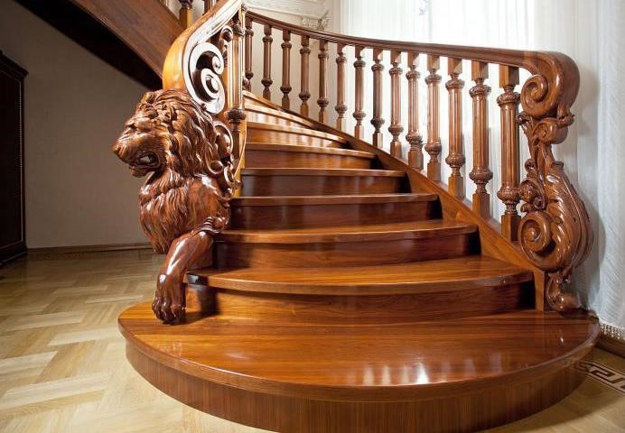Деревянная лестница в доме будет дороже выглядеть и стоить