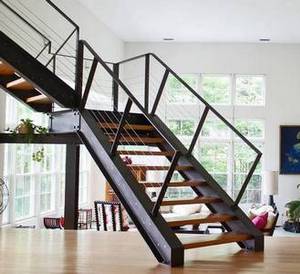 Сравнение лестниц из металла, бетона и дерева